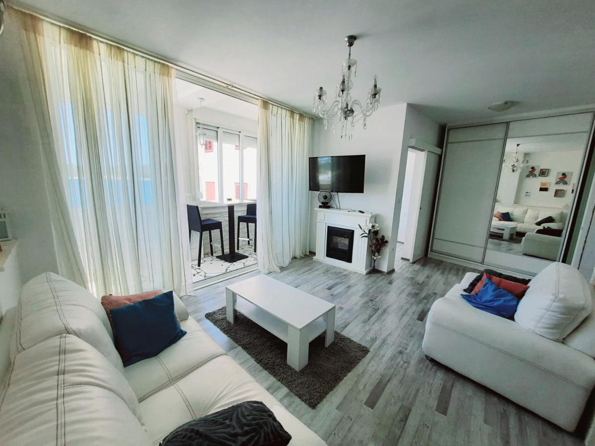 Apartman Cezar2 ロゴズニッツァ エクステリア 写真